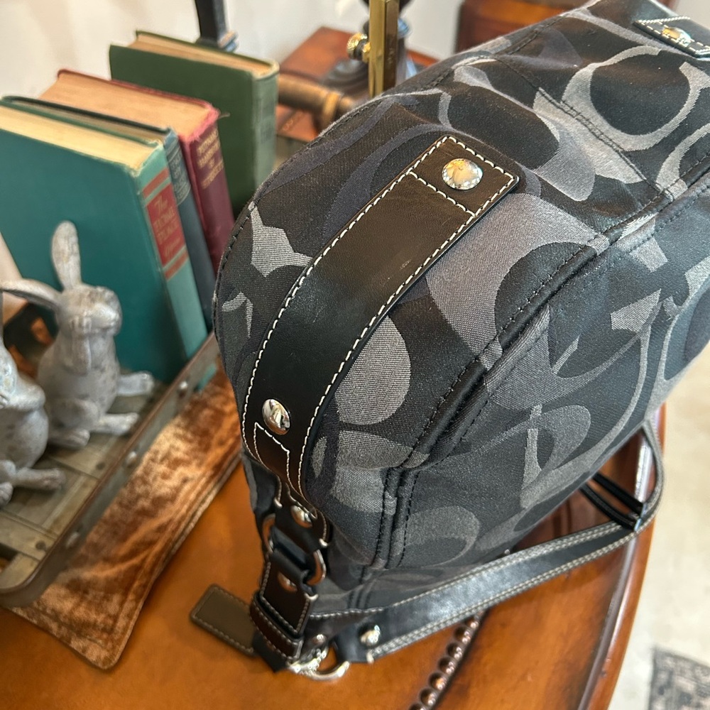 Coach Signature Zoe Hobo EUC - Picture 9 of 12